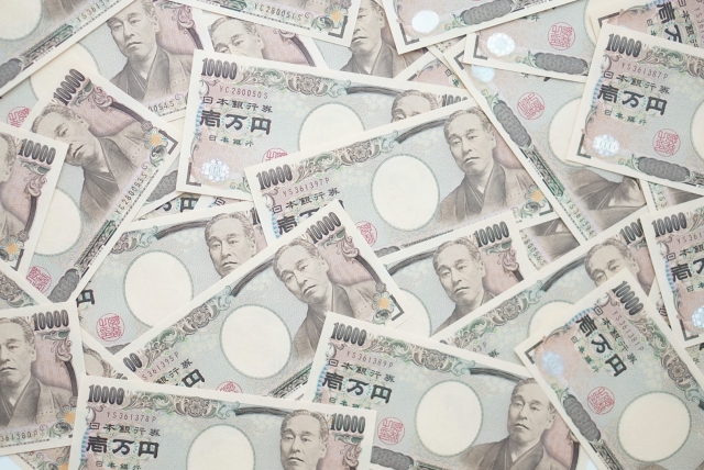 大量の一万円札