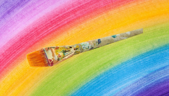 虹色の絵具と筆